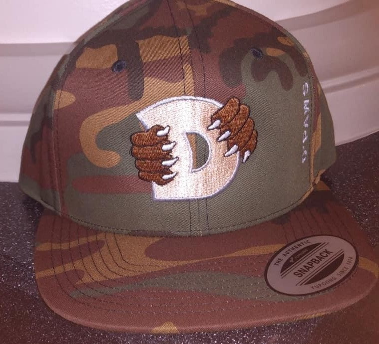 CAMOUFLAGE BASEBALL HAT WITH EMBROIDERED LOGO
