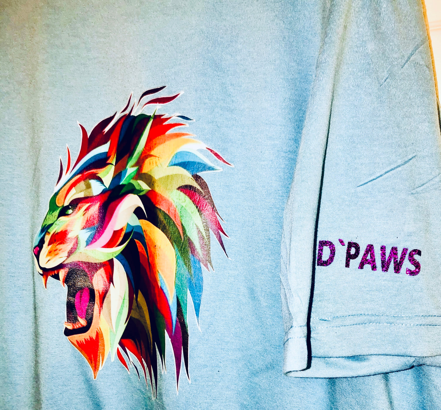 Adult t-shirt with multicolored Lion
